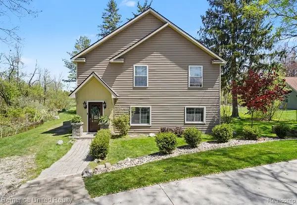 1736 Shoreline, Hartland, MI 48353