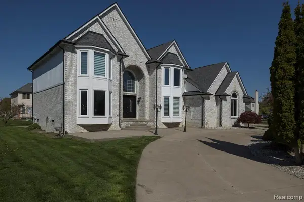 43211 Coralbean Ct, Sterling Heights, MI 48314