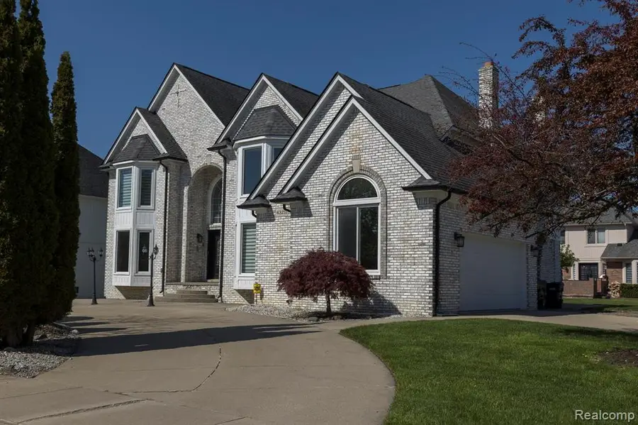 43211 Coralbean Ct, Sterling Heights, MI 48314 - #2
