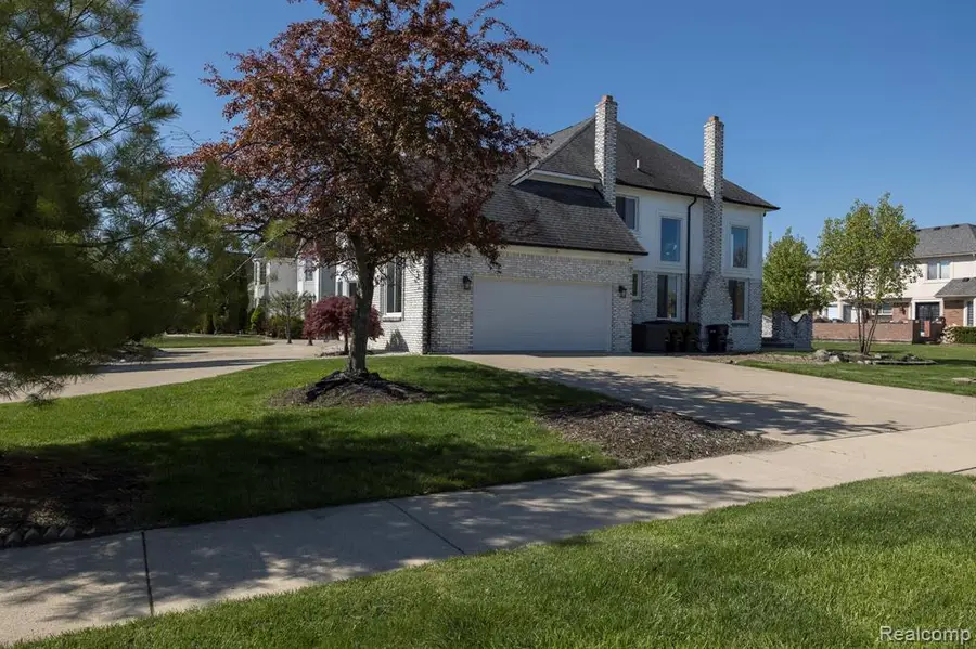 43211 Coralbean Ct, Sterling Heights, MI 48314 - #3