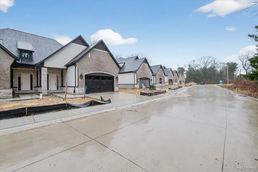546 Maplehill, Rochester Hills, MI 48306 - #2