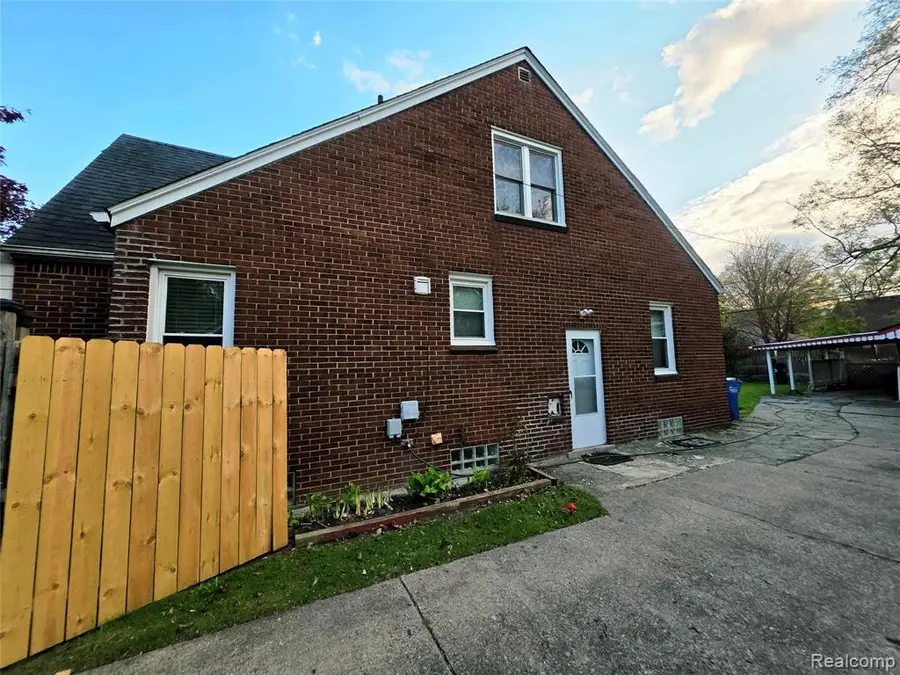 21259 Cyman, Warren, MI 48091 - #2