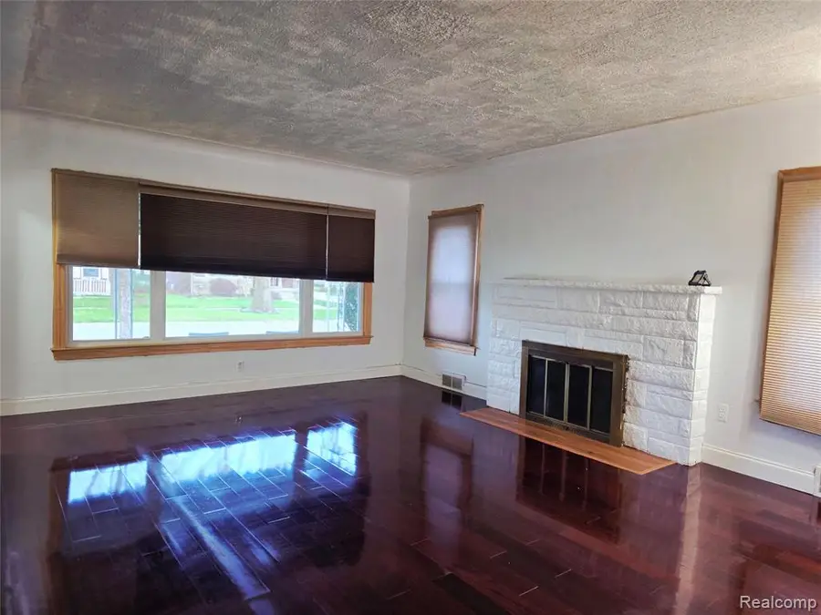21259 Cyman, Warren, MI 48091 - #3