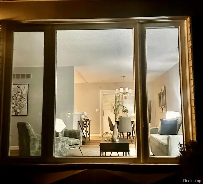 5783 Williamsburg, Waterford, MI 48327 - #3
