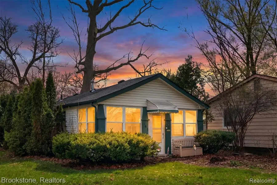 141 W Granet, Hazel Park, MI 48030 - #2