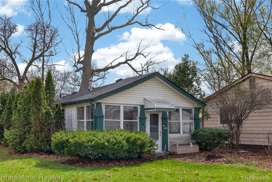 141 W Granet, Hazel Park, MI 48030 - #3