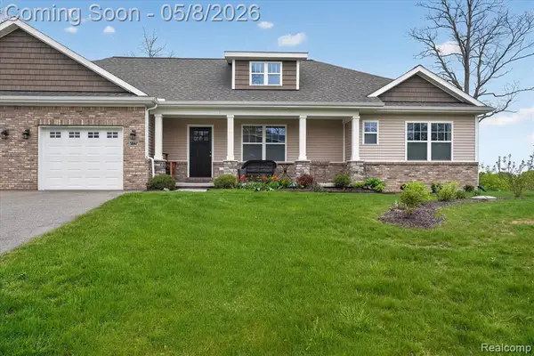 5847 Scenic Bluff #28, Brighton, MI 48116