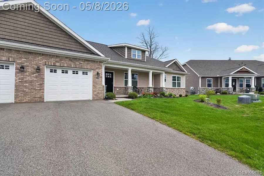 5847 Scenic Bluff #28, Brighton, MI 48116 - #3
