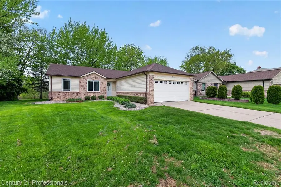 134 Foxboro, Rochester Hills, MI 48309 - #2