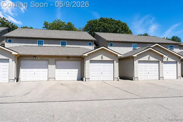5018 Harbor Oak, Waterford, MI 48329