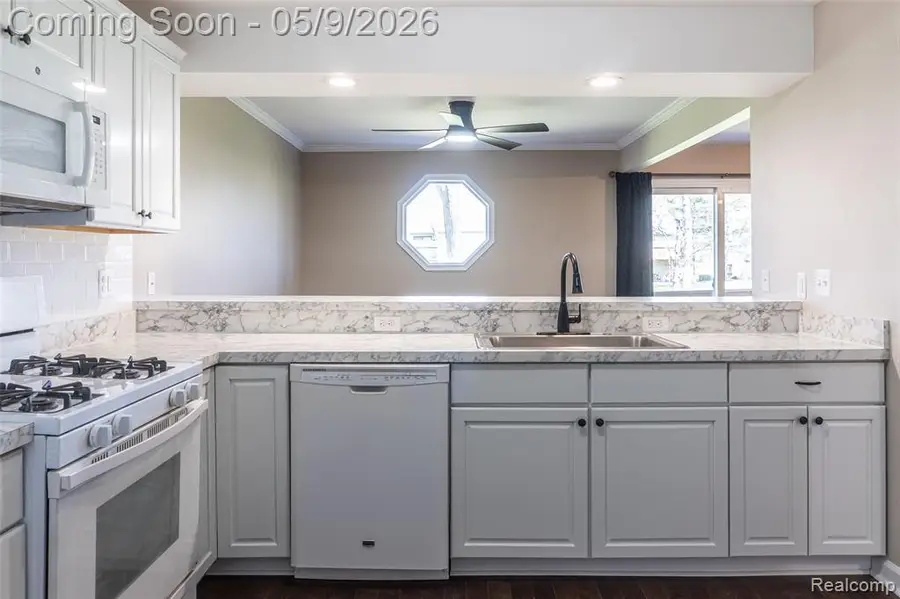 5018 Harbor Oak, Waterford, MI 48329 - #2