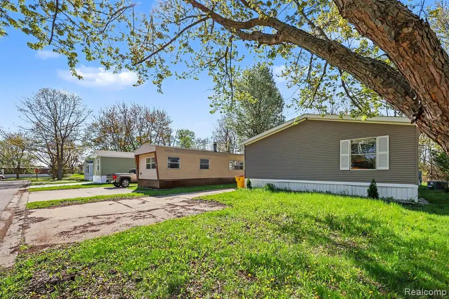 29656 Jamestown Dr, New Baltimore, MI 48051 - #3