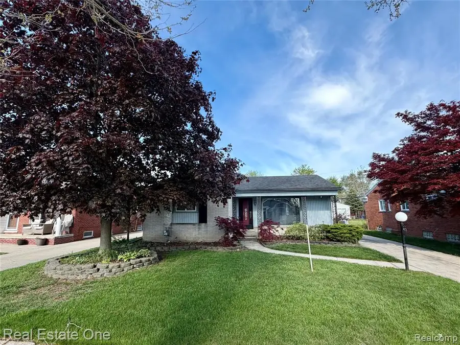 6251 N Charlesworth, Dearborn Heights, MI 48127 - #2
