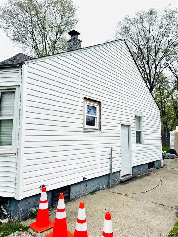 20520 Dresden, Detroit, MI 48205 - #2