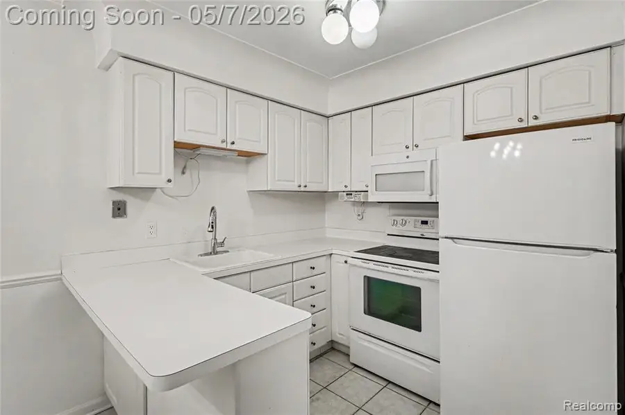 995 N Cass Lake #144, Waterford, MI 48328 - #3