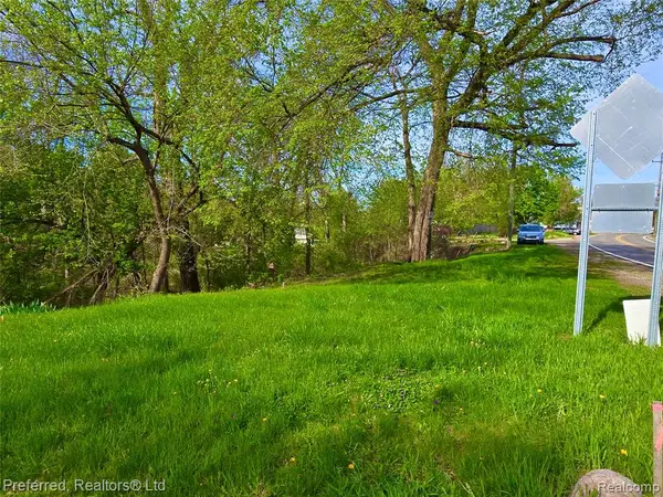 9691 Elizabeth Lake, White Lake, MI 48386