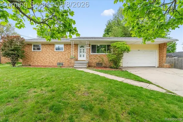 2413 Kuerbitz, Lansing, MI 48906