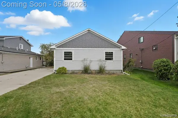 37752 Huron Pointe, Harrison Twp, MI 48045