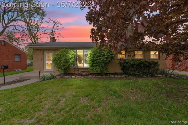 37022 Pinewood, Wayne, MI 48184