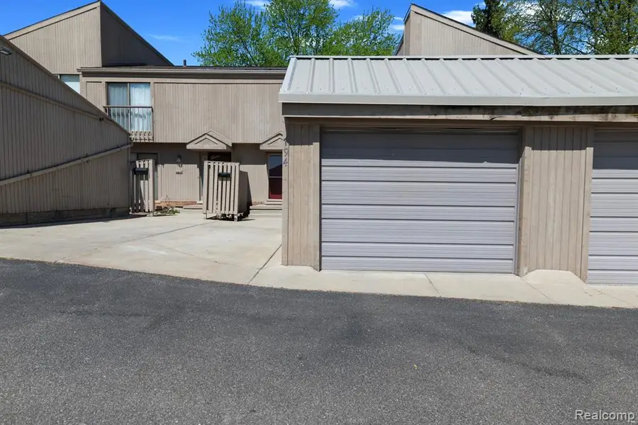 794 Oak Brook Ridge, Rochester Hills, MI 48307 - #2