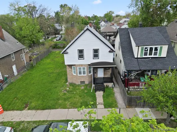 8072 Senator, Detroit, MI 48209