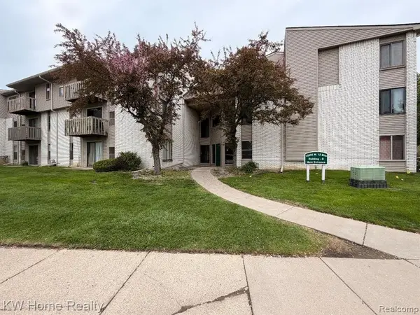 32005 W 12 Mile #204, Farmington, MI 48334