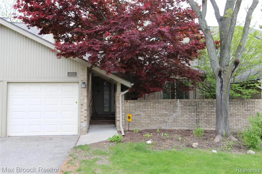 4029 Foxpointe, West Bloomfield, MI 48323 - #2