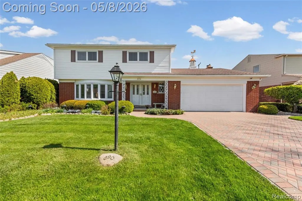 690 Briarcliff, Grosse Pointe Woods, MI 48236 - #1