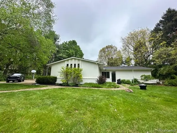 11221 Meadowood, Brighton, MI 48114