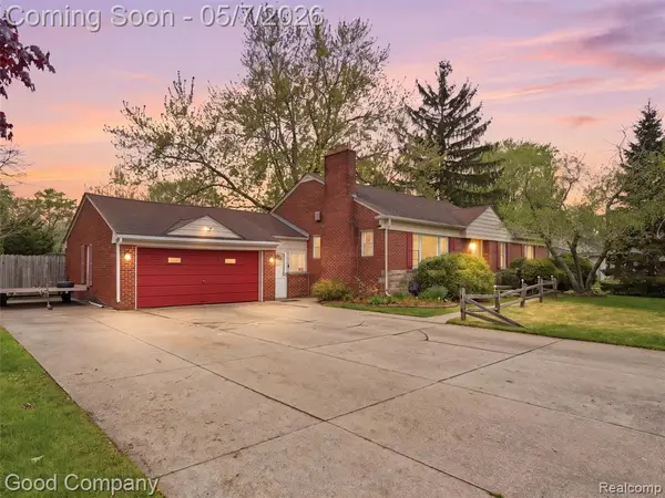 19706 Old Homestead, Harper Woods, MI 48225