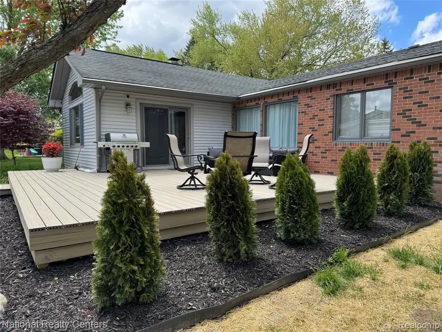 2056 Baywood, Wixom, MI 48393 - #2