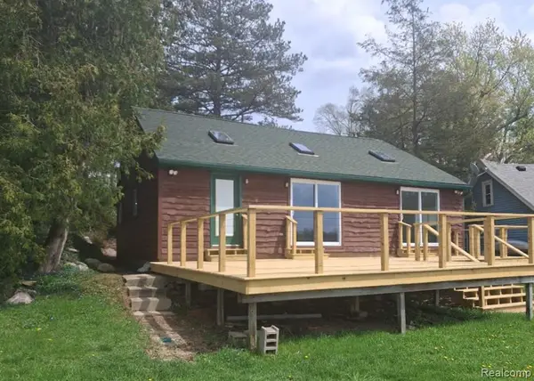 1749 Tannock, Holly, MI 48442