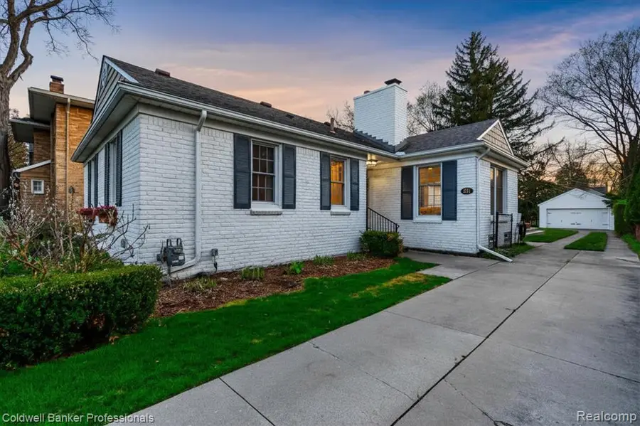 631 Washington, Grosse Pointe, MI 48230 - #2