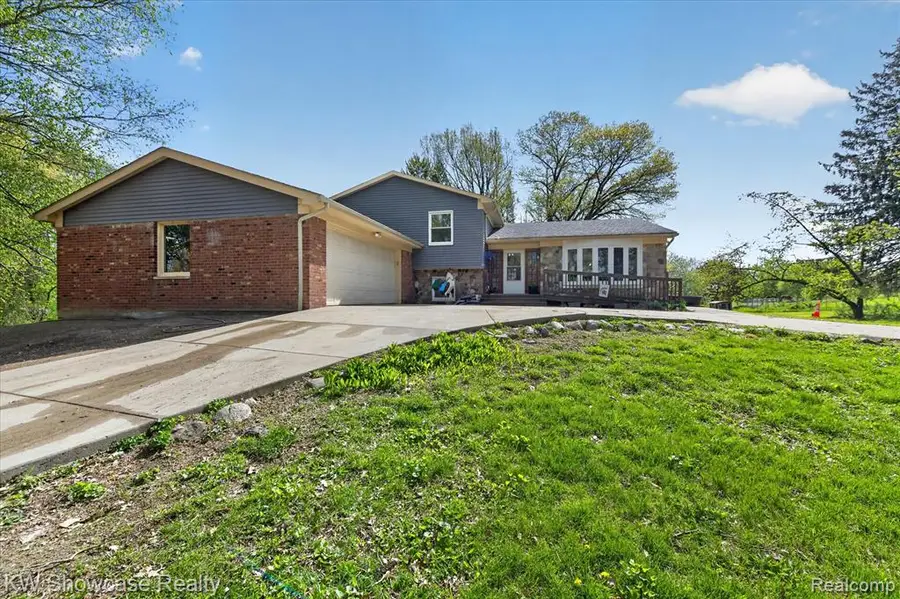 3201 S. Duck Lake, Highland, MI 48356 - #3