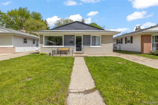 12030 Arcola, Livonia, MI 48150