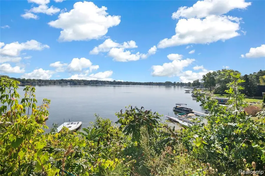 11047 Silver View Court, Green Oak, MI 48178 - #2