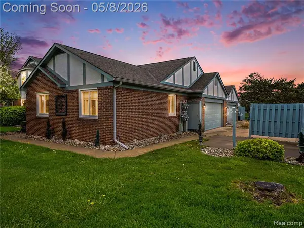 15596 Huntcliff #40, Macomb, MI 48044