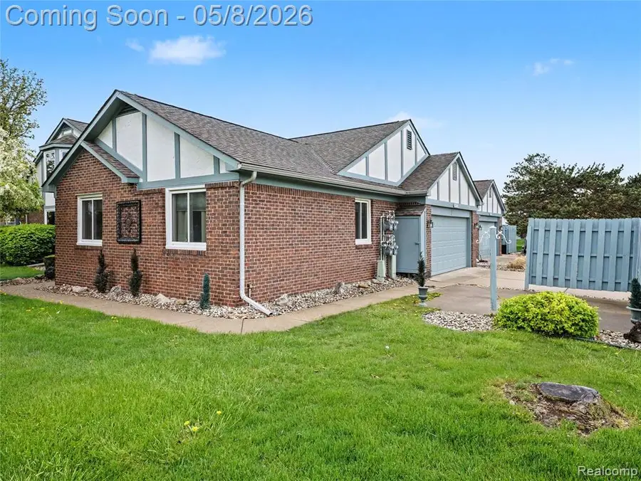 15596 Huntcliff #40, Macomb, MI 48044 - #2
