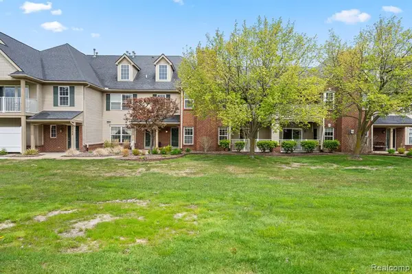 4130 S Hampton Ridge #63, Howell, MI 48843