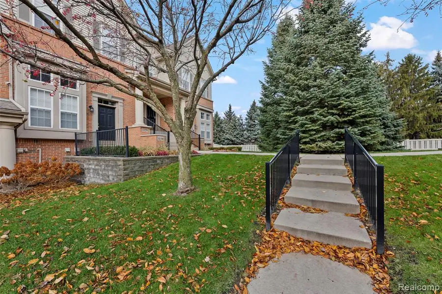 22200 Abbey Ln, Dearborn, MI 48124 - #3