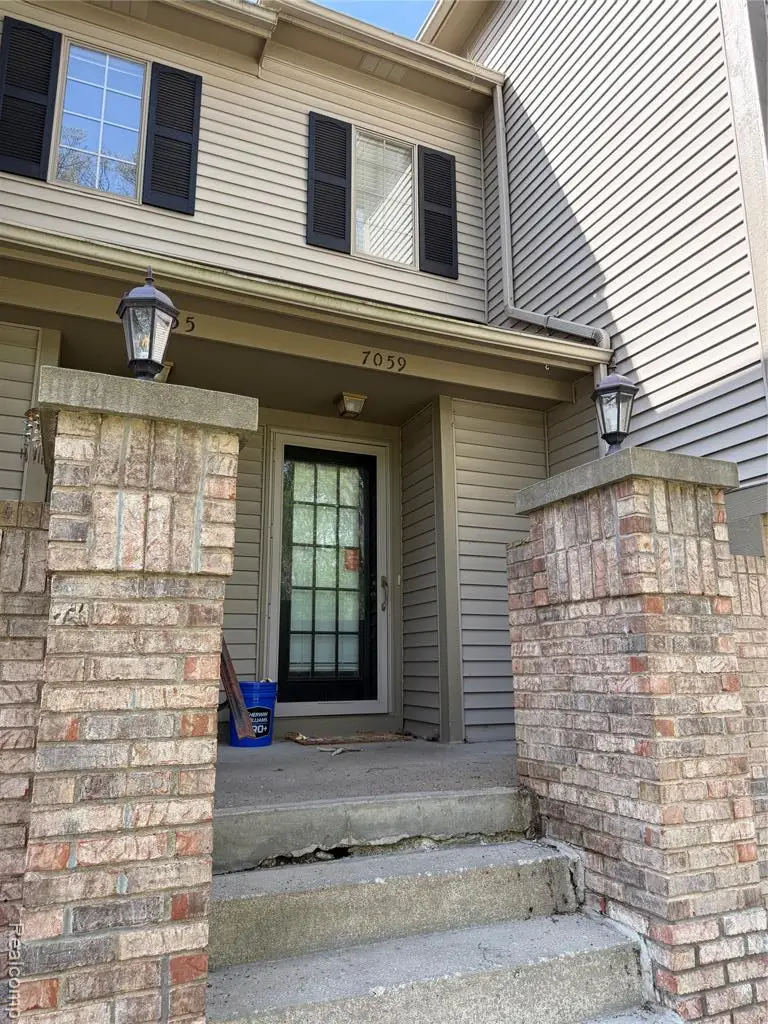 7059 Colonial Oaks, Waterford, MI 48327 - #2