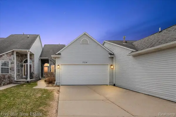 734 Challenging #65, South Lyon, MI 48178