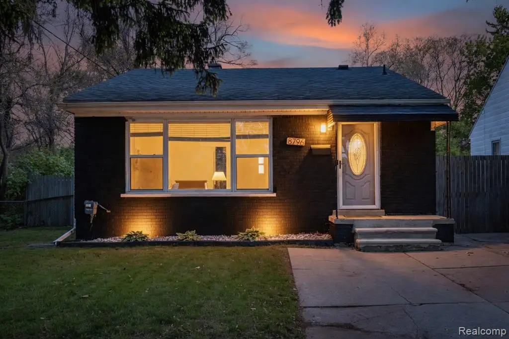 8796 Saratoga, Oak Park, MI 48237 - #1