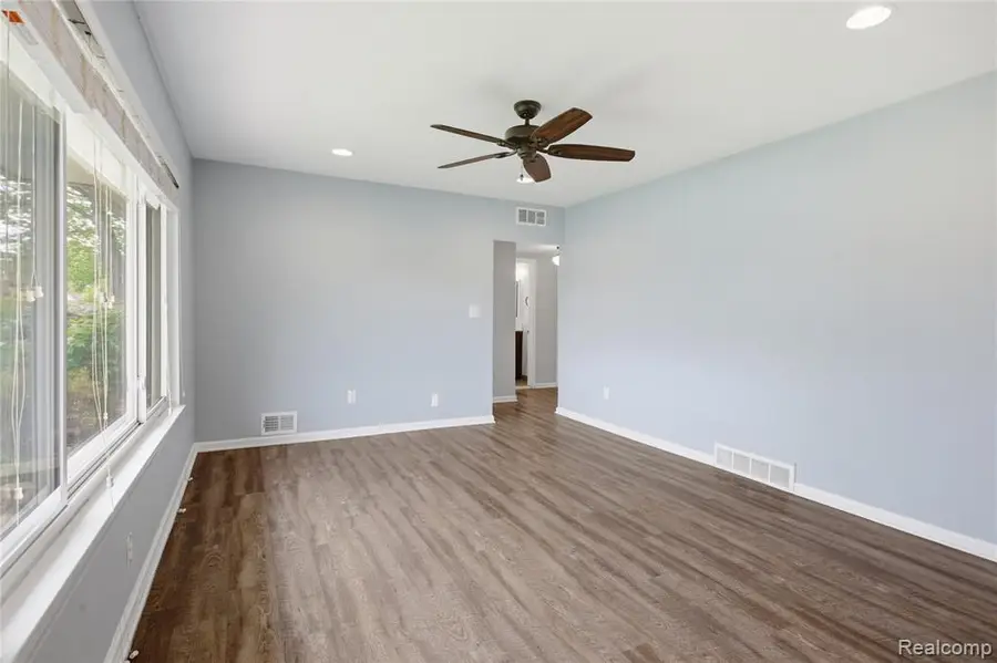 1271 E Barrett, Madison Heights, MI 48071 - #3