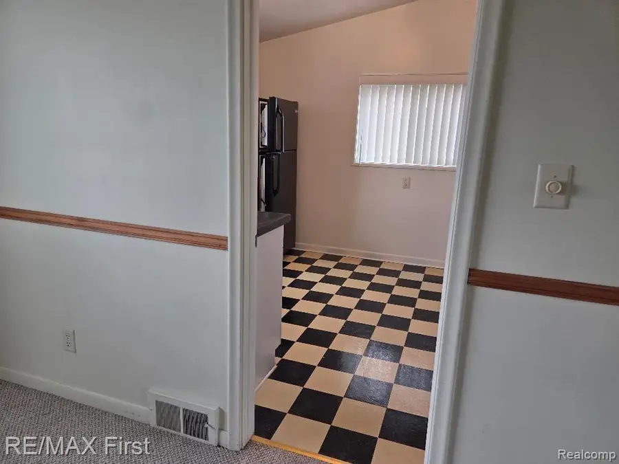 19285 Rockcastle, Harper Woods, MI 48225 - #3