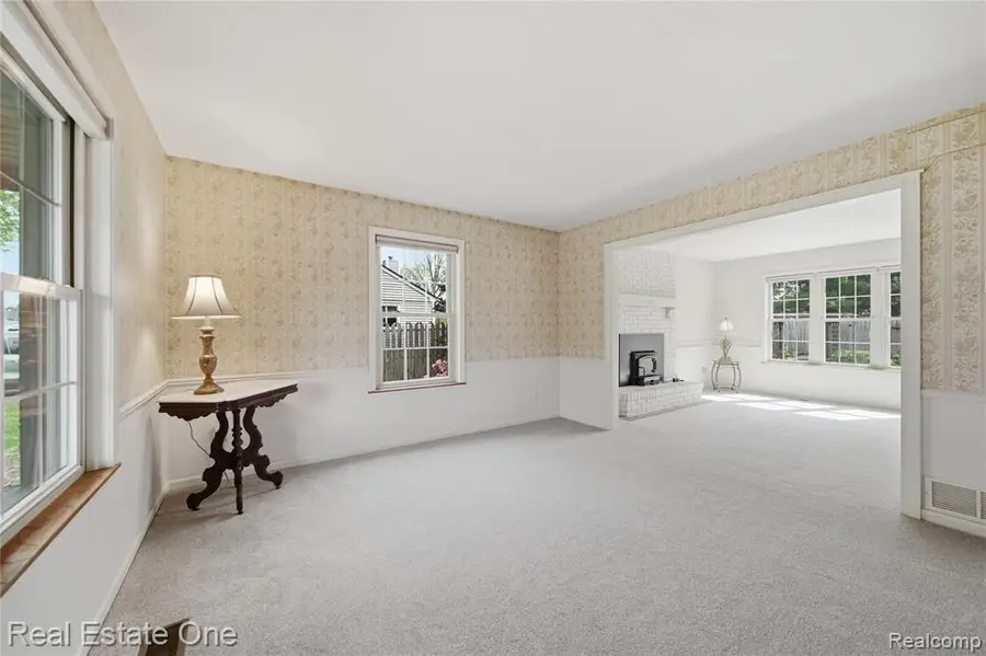 10385 Elizabeth, Pinckney, MI 48169 - #3
