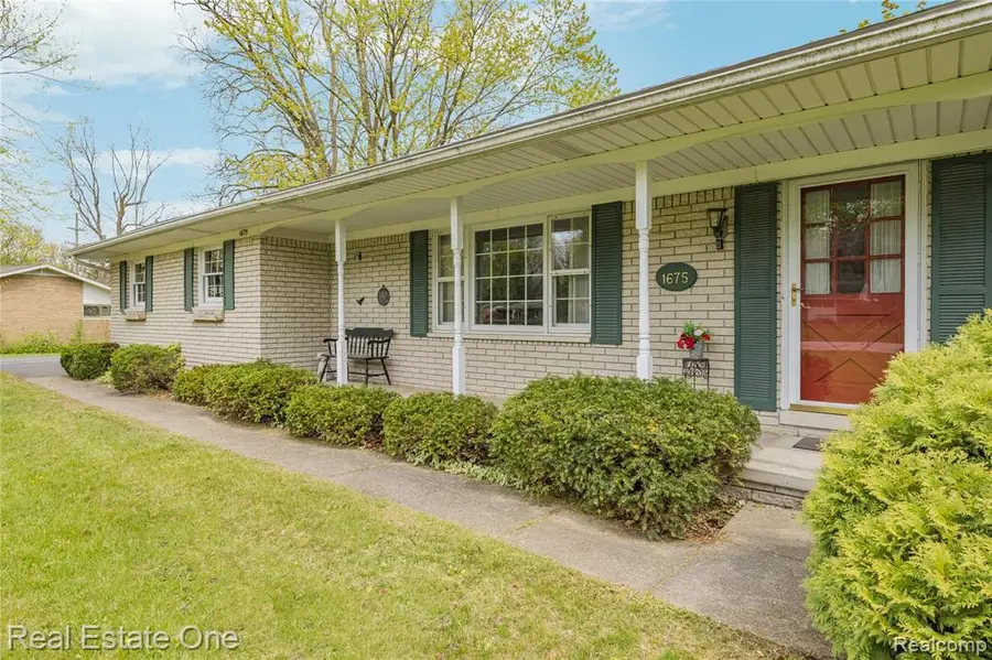 1675 Ledbury, Bloomfield Hills, MI 48304 - #2