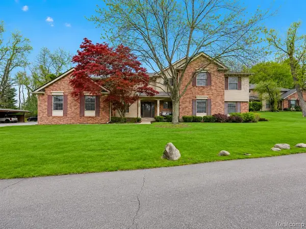 29539 Pine Ridge, Farmington Hills, MI 48331