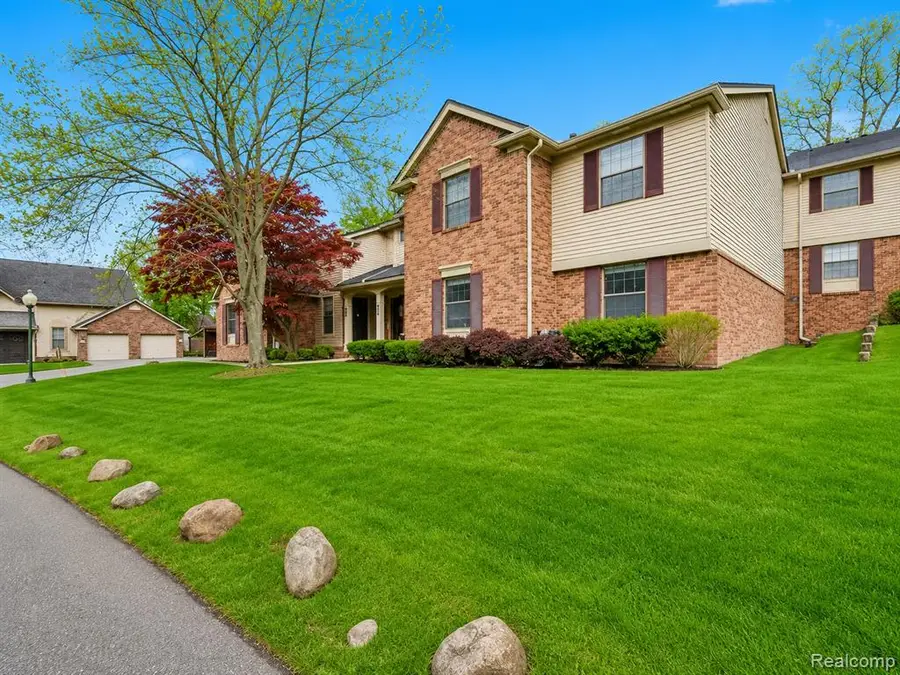 29539 Pine Ridge, Farmington Hills, MI 48331 - #2