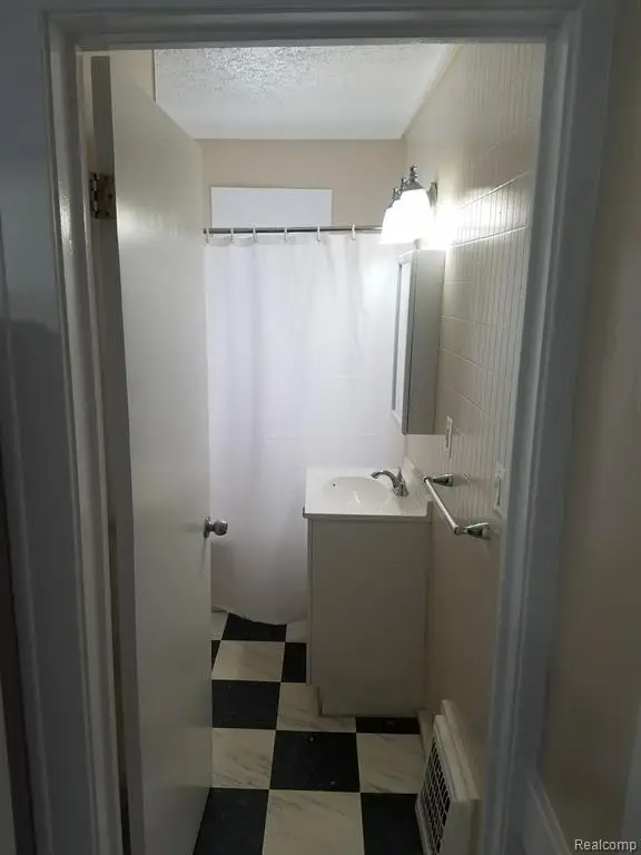 460 Nebraska Avenue, Pontiac, MI 48341 - #3